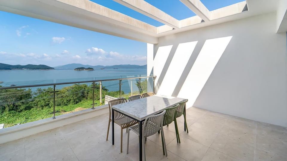 Yeosu Liposo Poolvilla Bed and Breakfast in South Korea