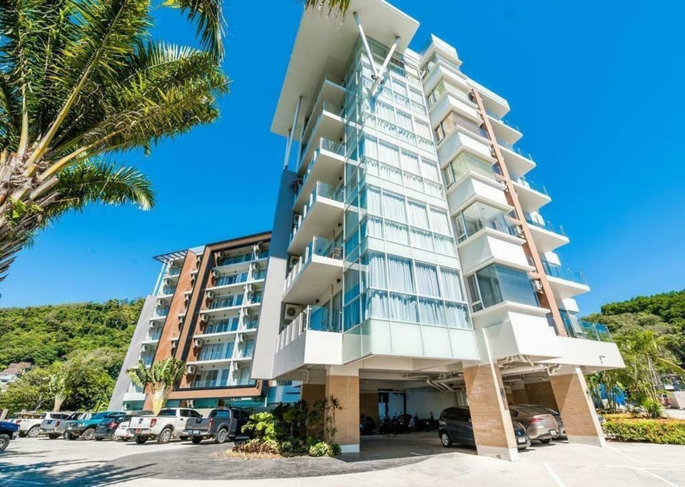 Chic Condo by Bcare - RedRose Apartment in Phuket