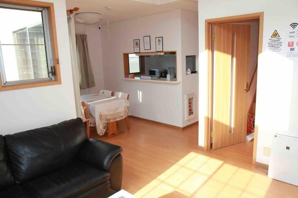 Natural Hot Spring Nearby! Within Walking Distance to Tokyo Area! 5LDK Accommodates Up to 17 People! Vacation rental in Saitama Prefecture