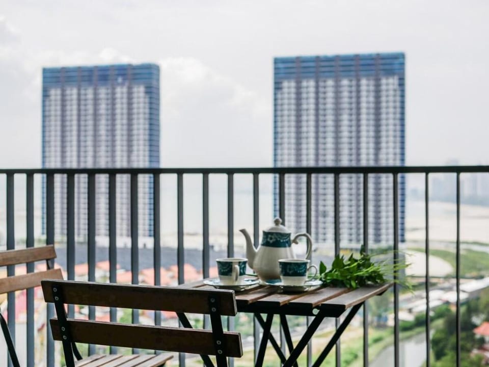 SkyView Sunrise 3BR Condo near Gurney 3-10pax Vacation rental in Tanjung Bungah