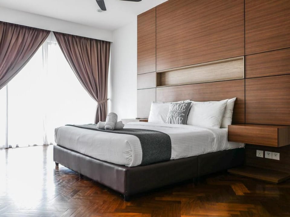 SkyView Sunrise 3BR Condo near Gurney 3-10pax Vacation rental in Tanjung Bungah