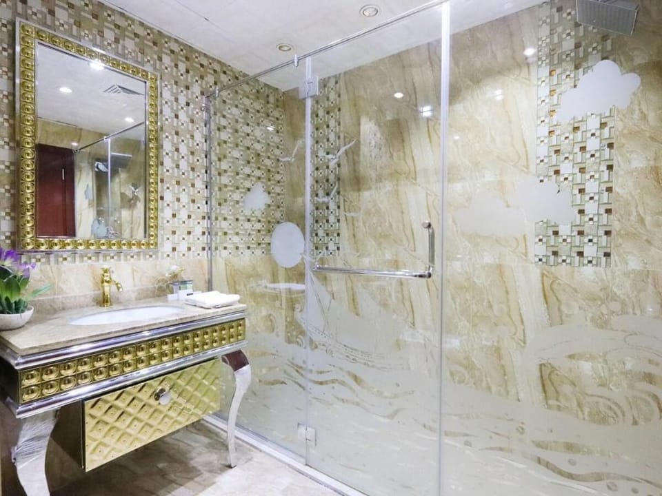 VIP Castles JBR Suites -R4- Upgraded 3 Bedroom Apartment in Dubai