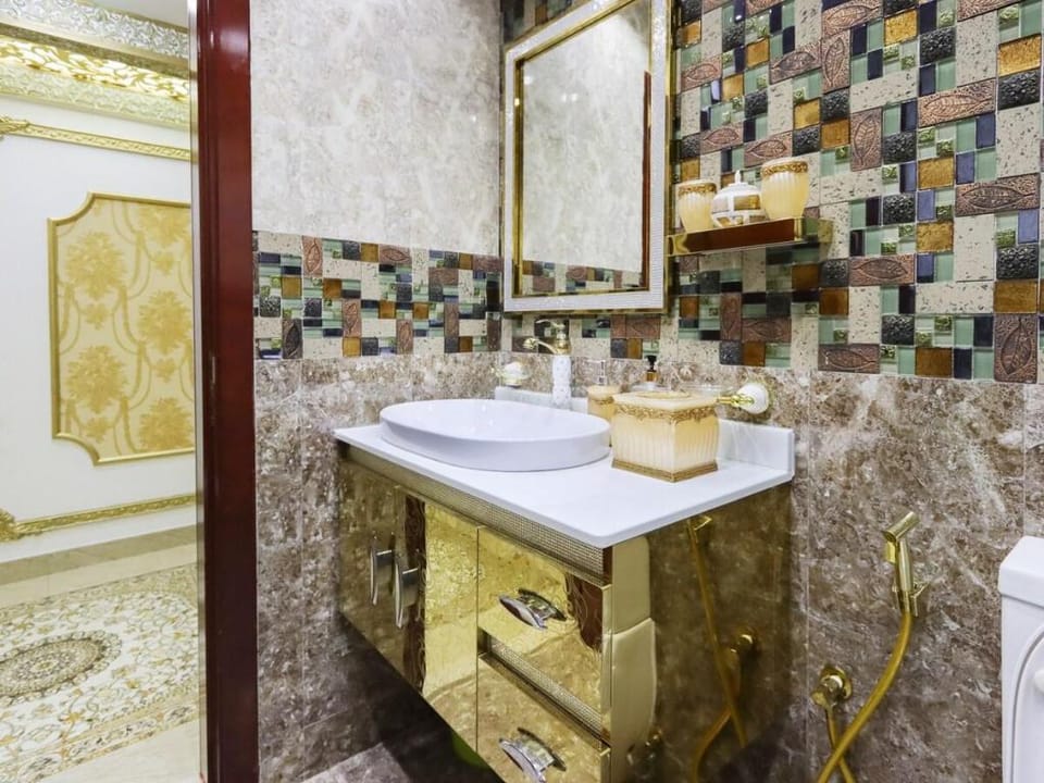 VIP Castles JBR Suites -R4- Upgraded 3 Bedroom Apartment in Dubai