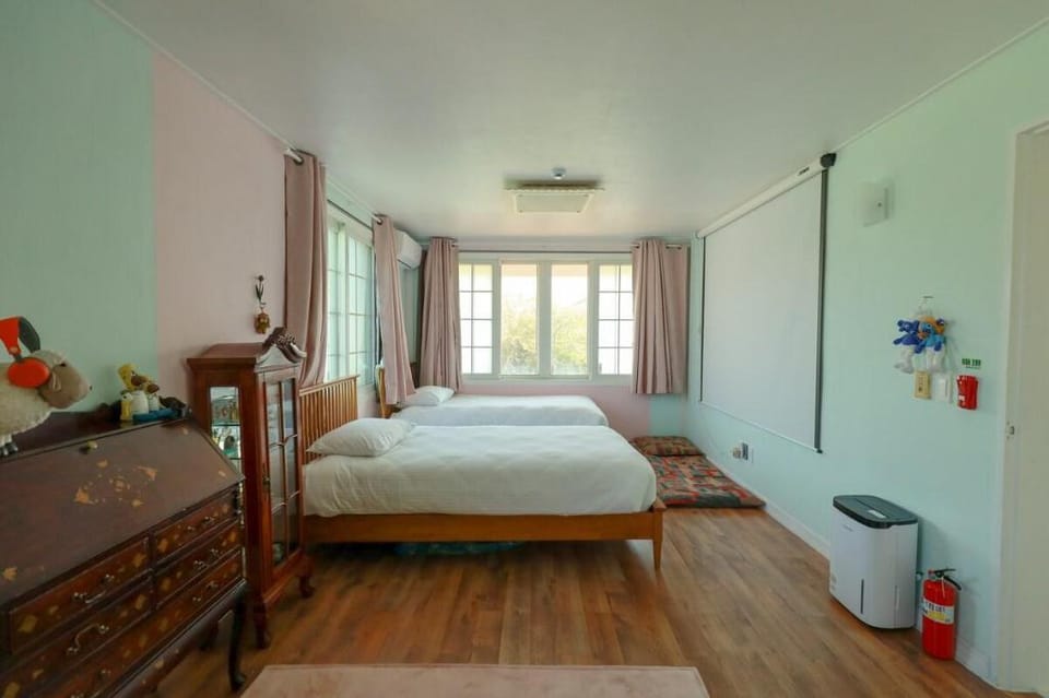 SHINHWA HOUSE - A countryside house near English Village and Shinhwa World Vacation rental in South Korea
