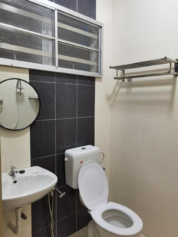My Homestay Sitiawan Astronaut Space House 8 pax Vacation rental in Perak