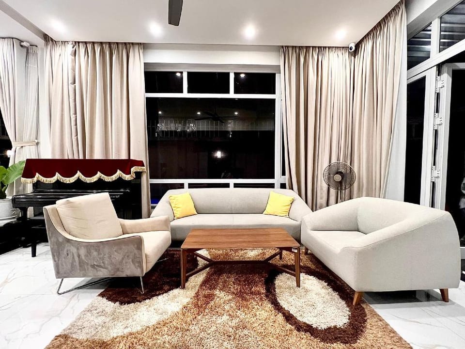 Sea View Pool Villa 5 Bedrooms Vacation rental in Da Nang