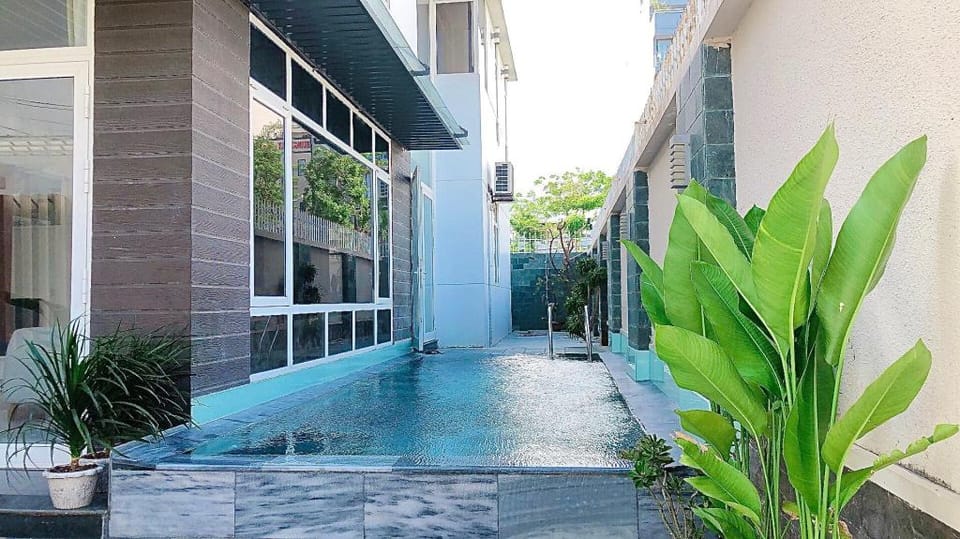 Sea View Pool Villa 5 Bedrooms Vacation rental in Da Nang