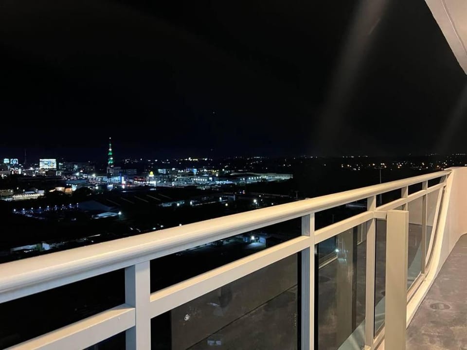 Huge & Cozy Space in Azure +Hi-Speed Wifi/Netflix Apartment in Calabarzon