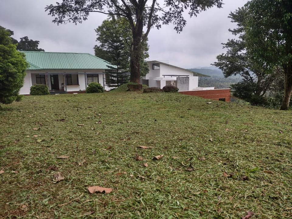 Exotic mountain view...   Feel the nature,  Villa in Kerala