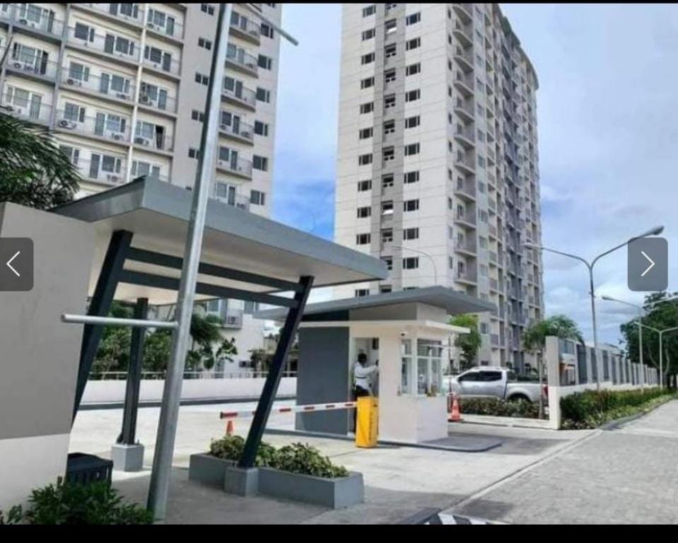 Comfy Studio unit  w/ Wi-fi, Smart TV @ South Res Apartment in Las Pinas