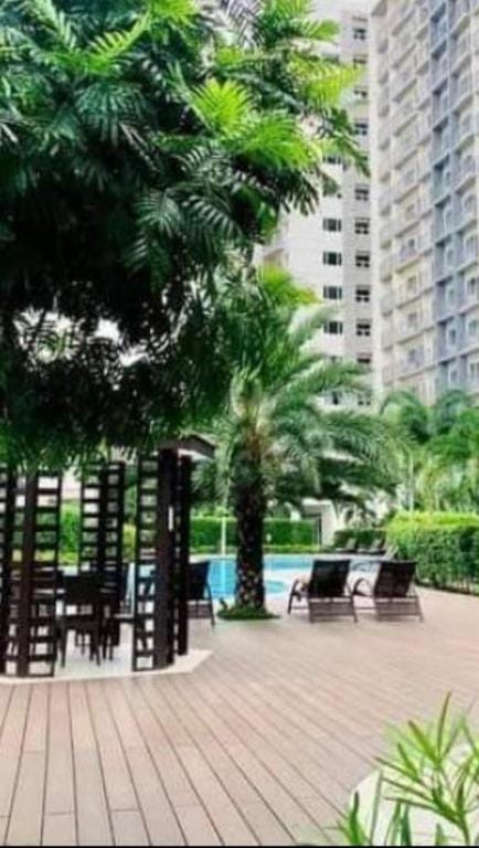 Comfy Studio unit  w/ Wi-fi, Smart TV @ South Res Apartment in Las Pinas