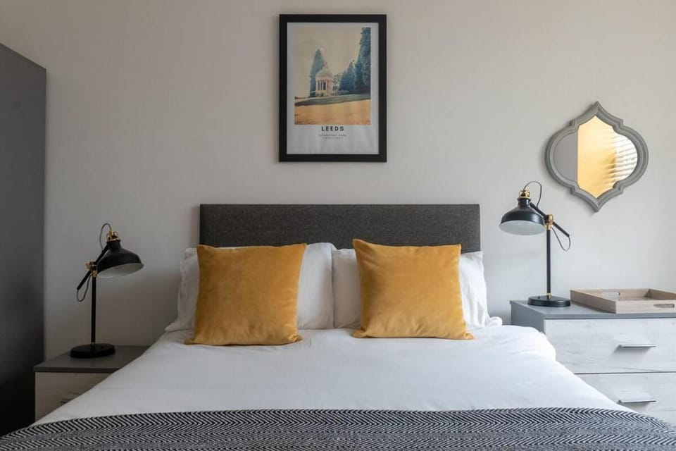 Stylish 2 Bed Flat 5 min from Leeds City Centre Apartment in Leeds
