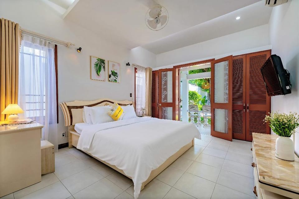 Nami villa - WALK TO BEACH - Private Pool - 6 BR Villa in Da Nang