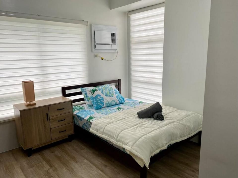 Condo along Mandalagan-Lacson MESAVIRRE Garden Res Vacation rental in Bacolod