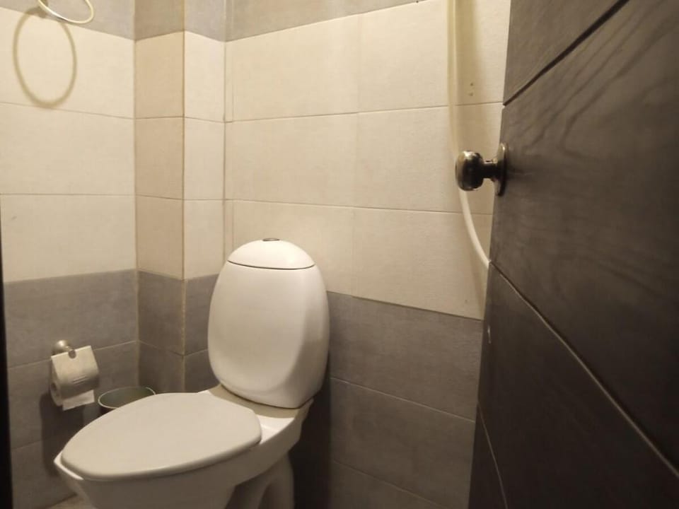 Modern Art 2-BR APT Near Seaview- 现代艺术公寓 Vacation rental in Karachi