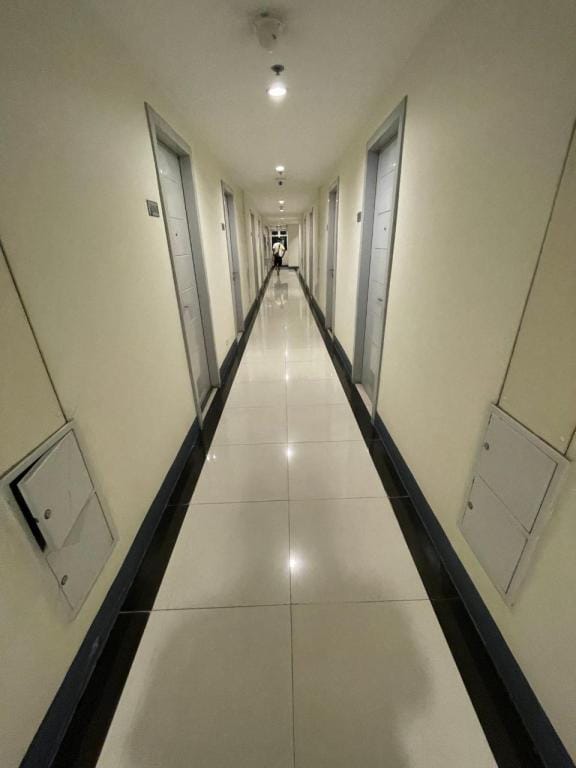 Netflix, PS4, Pool, & Balcony 1-Bedroom Condo Apartment in Quezon City
