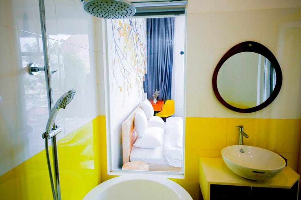 DANATRI*KINGROOM*Balcony*301*Bathtub*MyKheBeach Vacation rental in Da Nang