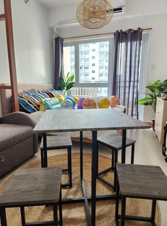 Summer10th Coolsuites Elegant Deluxe Apartment in Tagaytay
