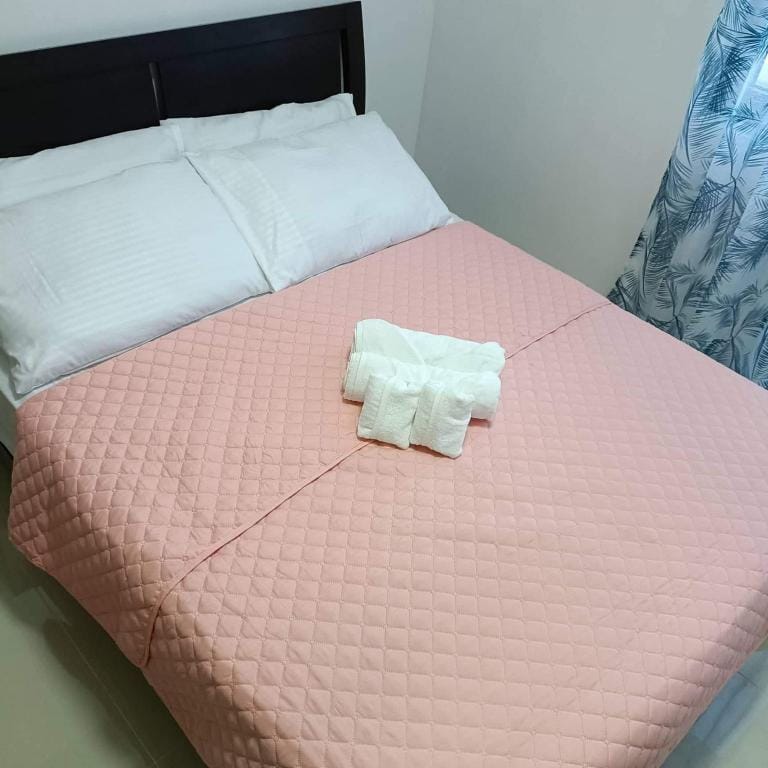 Comfortable 1-bedroom unit with balcony Vacation rental in Mandaluyong