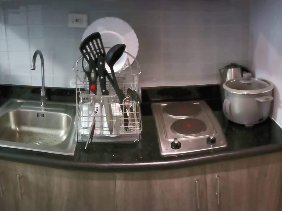 Comfortable 1-bedroom unit with balcony Vacation rental in Mandaluyong