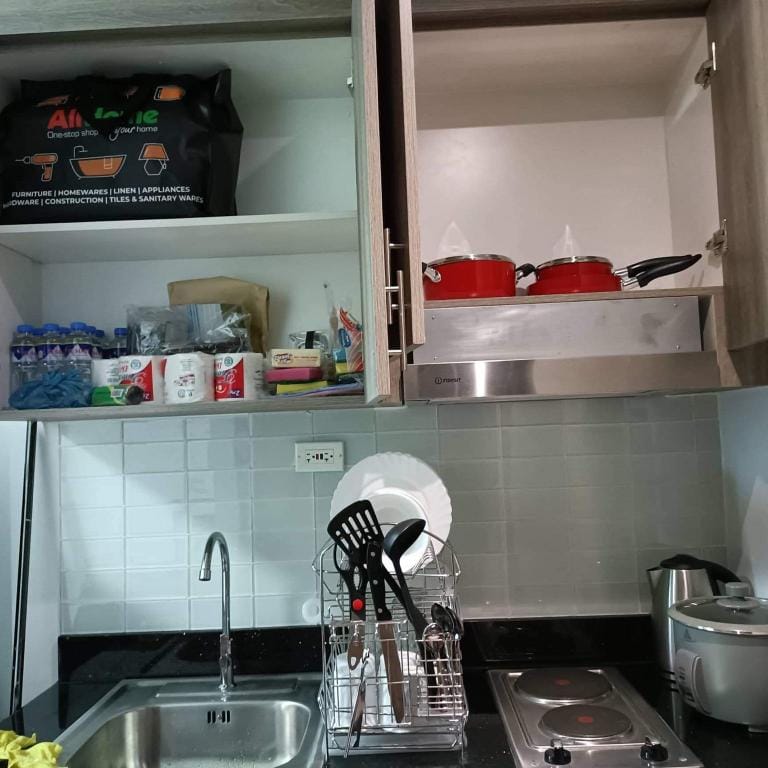 Comfortable 1-bedroom unit with balcony Vacation rental in Mandaluyong
