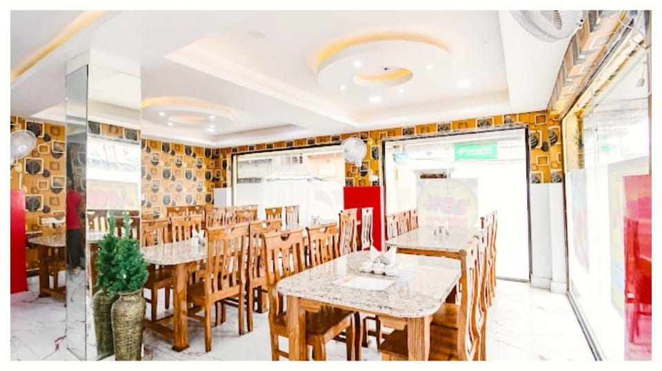 Goroomgo Royal Oak Guest House Sector 4 Kolkata Hotel in Kolkata