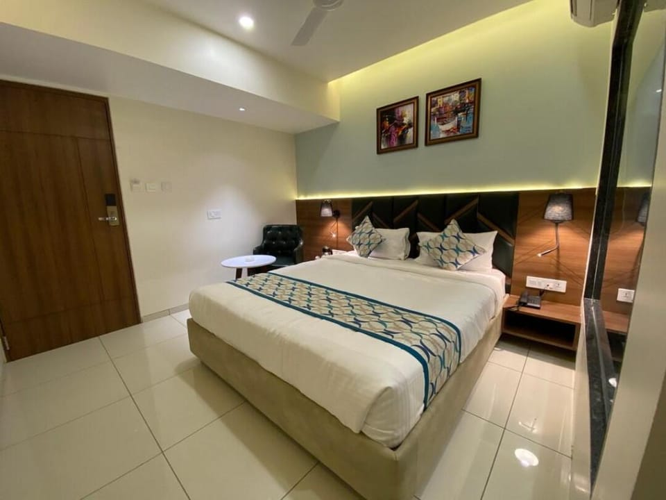 Hotel Unique By Apex Hotel in Vadodara
