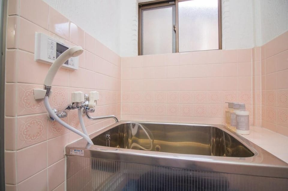 0 min. to station / private house /USJ, Namba, Nara, Kyoto, kobe Vacation rental in Osaka