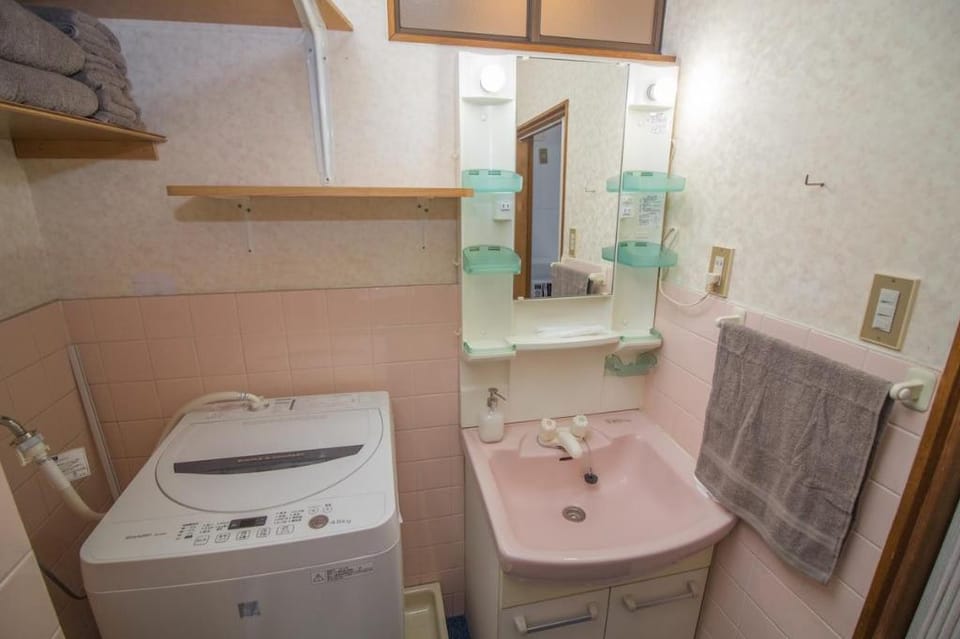 0 min. to station / private house /USJ, Namba, Nara, Kyoto, kobe Vacation rental in Osaka