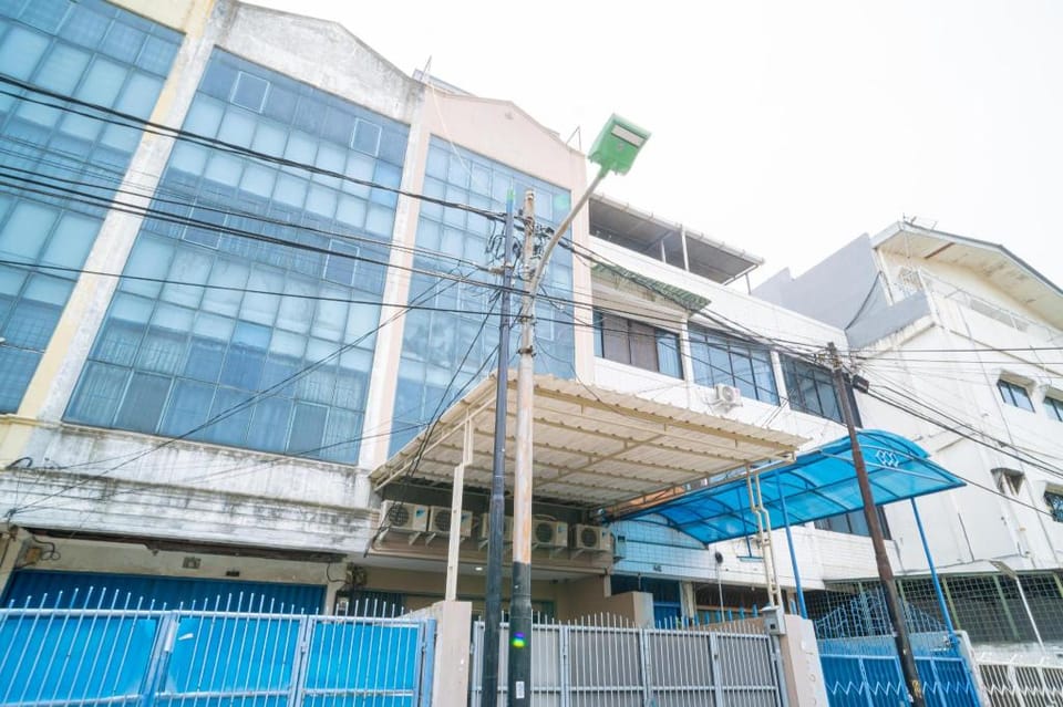 KoolKost near Mangga Besar Station Hotel in Jakarta