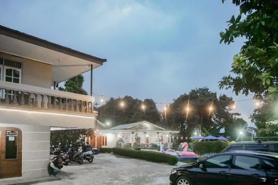 RedDoorz near Taman Safari 2 Hotel in Cisarua