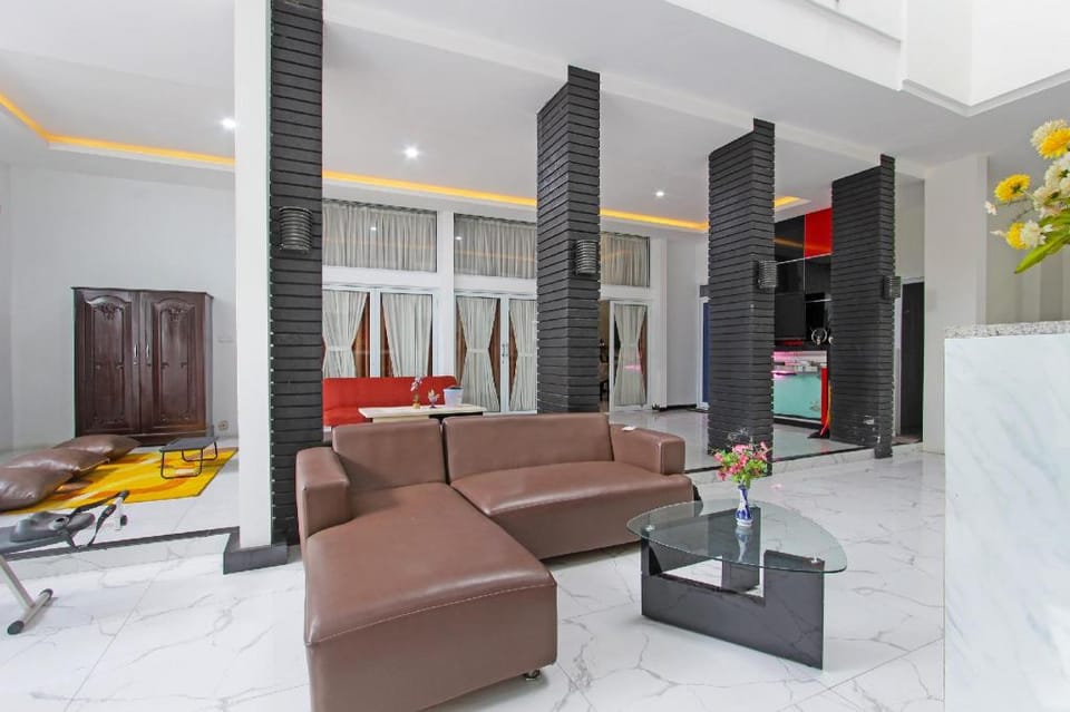 Capital O 91665 D'prof Exclusive Guesthouse Hotel in Indonesia