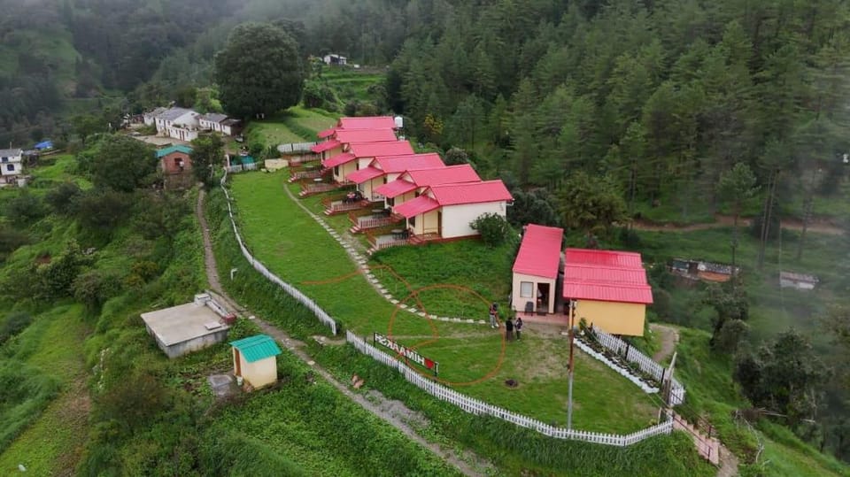 Himaaksh Cottages Hotel in Uttarakhand