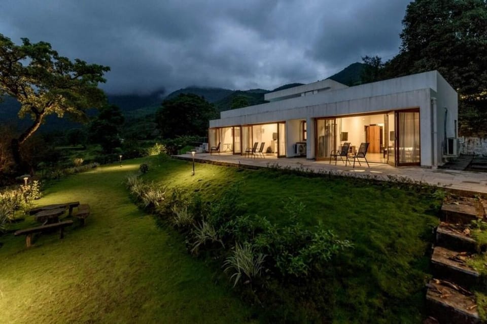 Chic-3 Bedroom-Lake side Villa with Infinity Pool Villa in Maharashtra