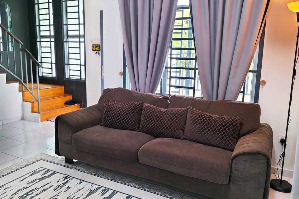 IRIS 33 Corner House Spacious Outdoor WI-Fi Muslim Vacation rental in Johor Bahru