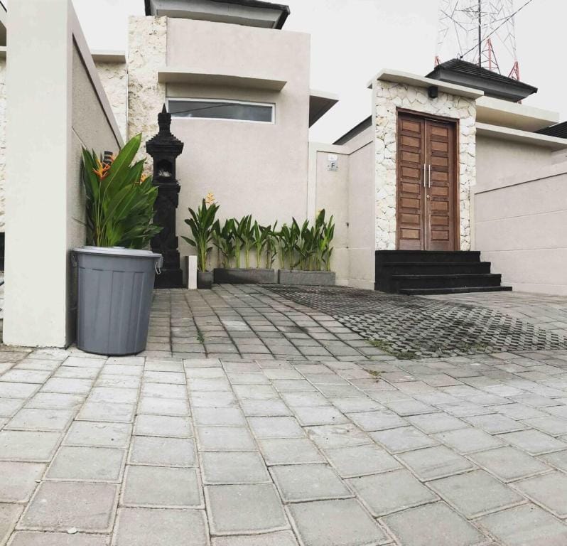 simple and quiet villa with private pool  Villa in Bali