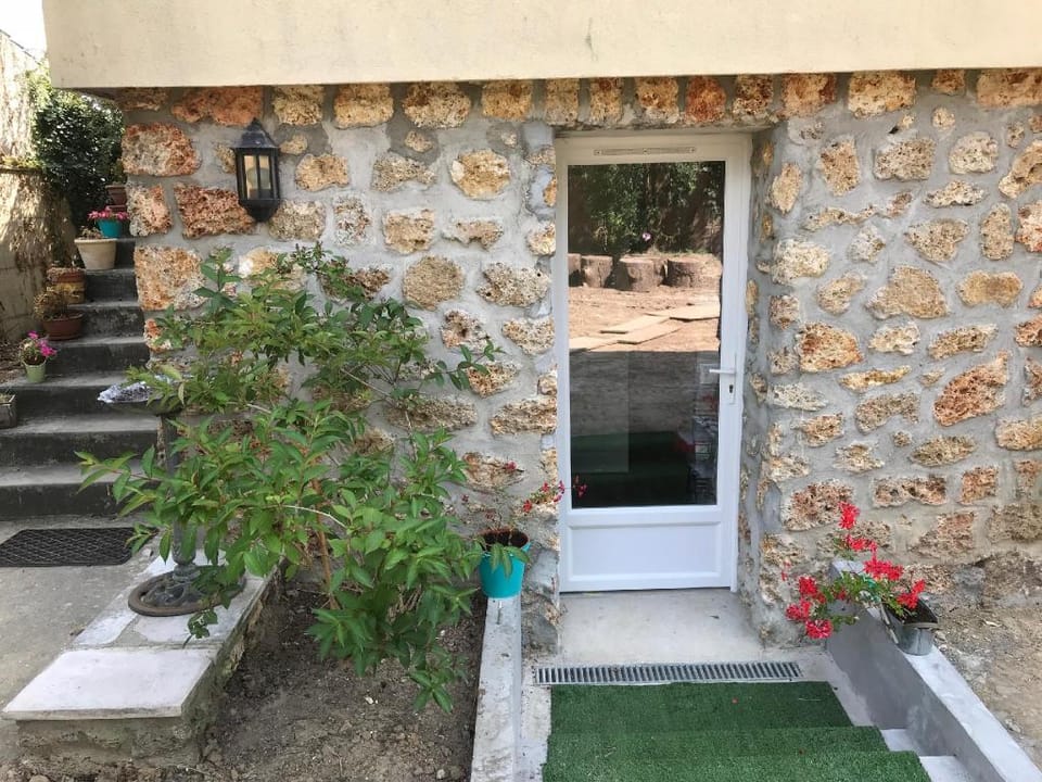 Gîtes de l'Etang du Perray Hotel in Île-de-France