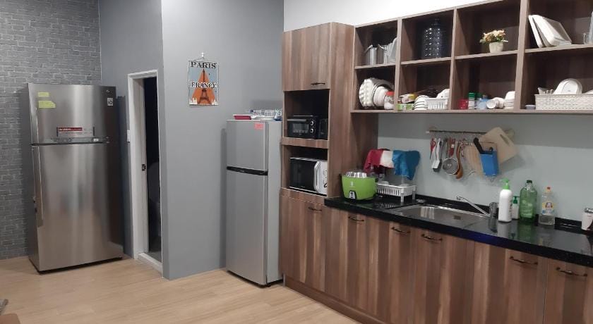 Quiet Hostel - Minquan Inn(清淨背包客棧-民權新館) Bed and Breakfast in Kaohsiung