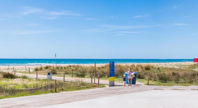 Sunny apartment 3 blocks to the beach Apartment in Castelldefels
