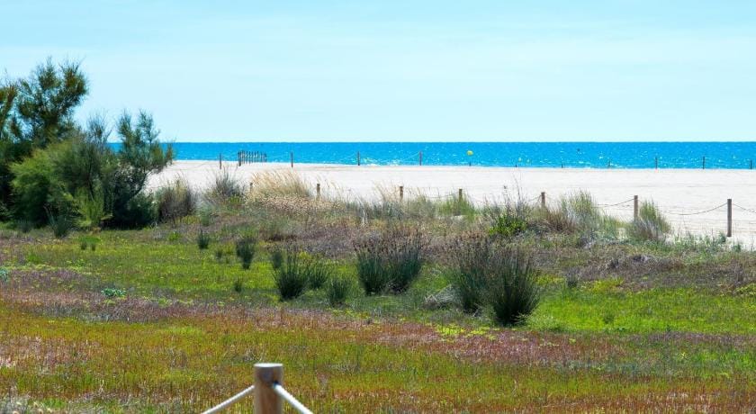 Sunny apartment 3 blocks to the beach Apartment in Castelldefels