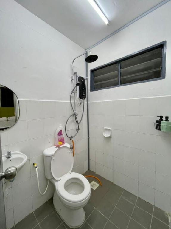 Homey 4 bedroom house with a garden patio Vacation rental in Selangor, Malaysia