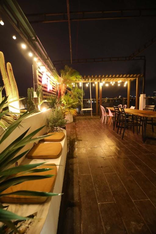 Full moon Terrace Apartment in Laos