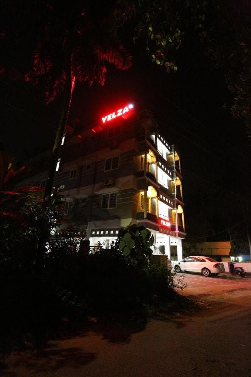 Two Mins To Rajagiri Hospital | 2BR Apt  W/ AC Apartment in Vypin
