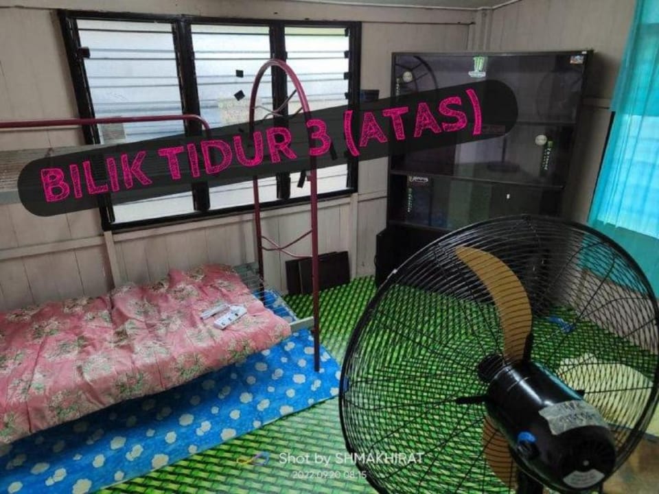 HOMESTAY 2 TINGKAT 4 BILIK AL JANNAH LOSONG  Vacation rental in Terengganu, Malaysia