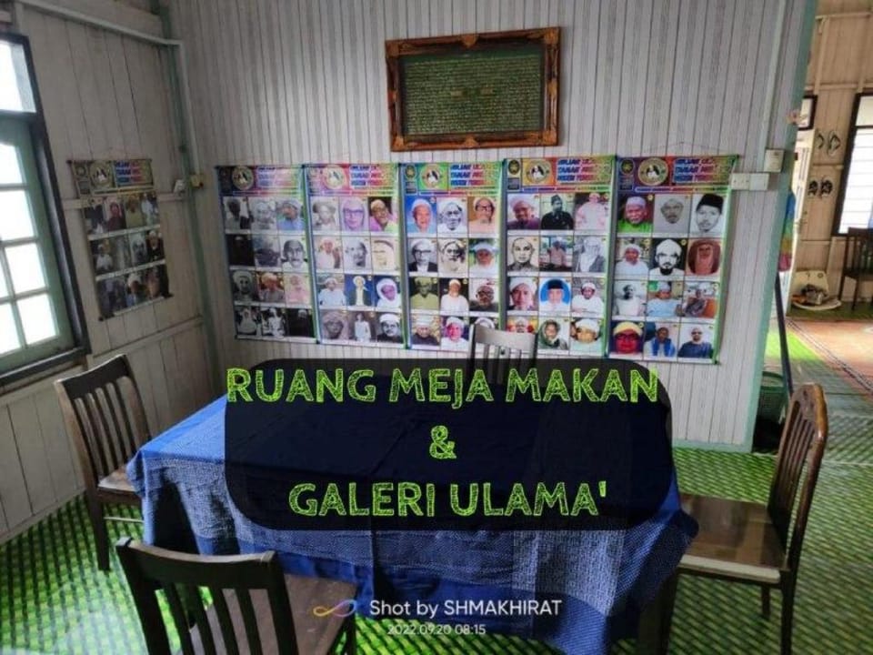 HOMESTAY 2 TINGKAT 4 BILIK AL JANNAH LOSONG  Vacation rental in Terengganu, Malaysia