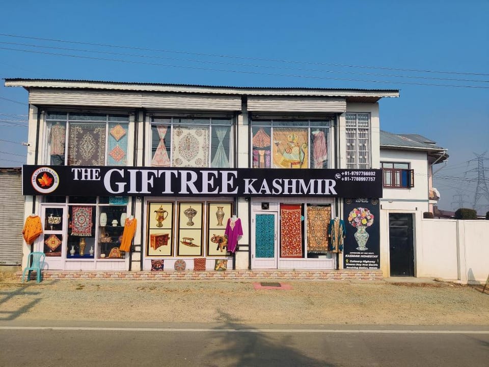 Kashmir Homestay (Family Room) Villa in India