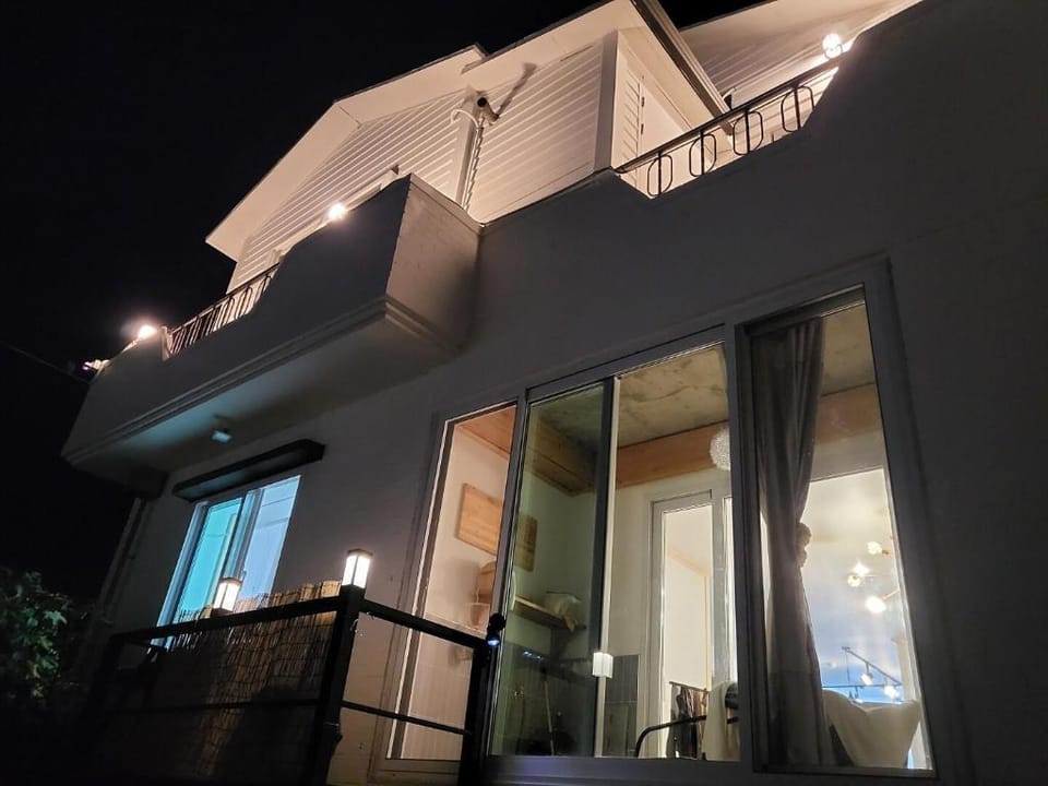Donghae Mookhoae Pension Bed and Breakfast in South Korea