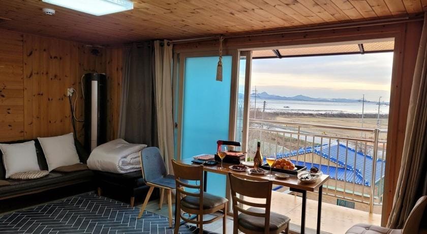 Buan Gureum Hosu Maeul Badagaboineun Jib Bed and Breakfast in South Korea