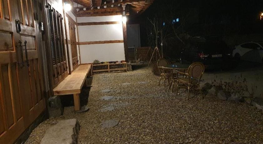 Jeonju Hanok Maeul Daeseung Jeongdam Hanok Dockchae Pension Bed and Breakfast in South Korea