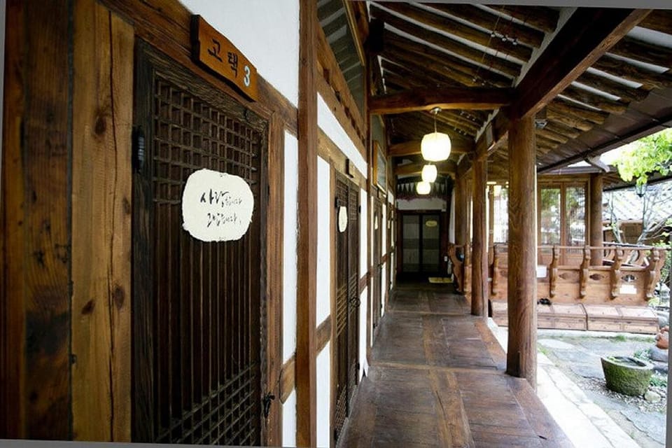 Jeonju Hanok Ihwa Gotaek Banchayougi Josik Bed and Breakfast in South Korea